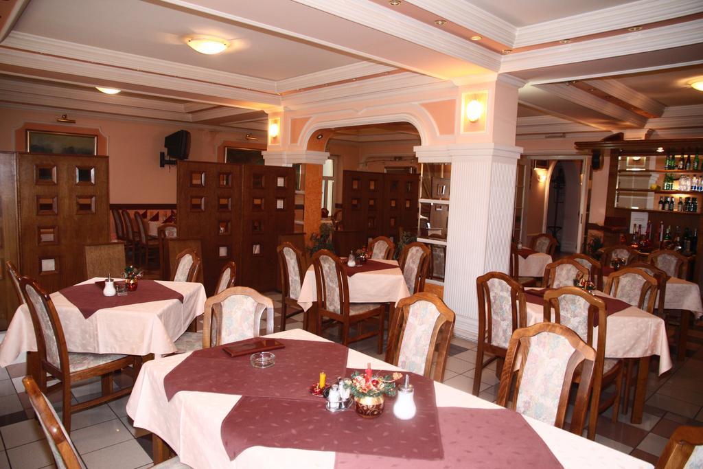 Pbg加尔尼酒店 苏博蒂察 餐厅 照片